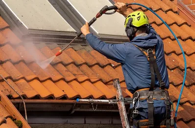 Démoussage et hydrofuge de toiture au Bec-Thomas